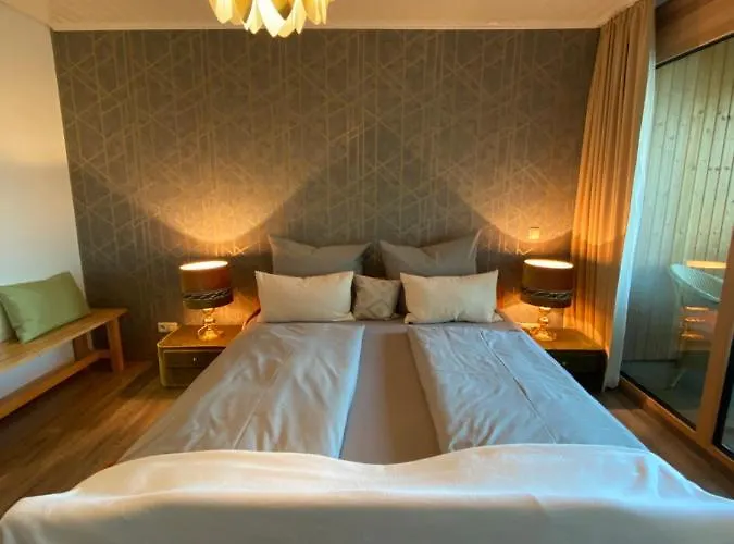 Hotelzimmer mit Bad&Balkon