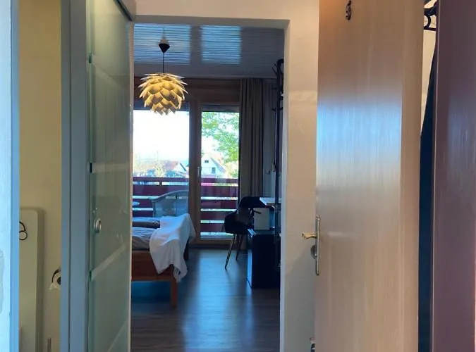 Hotelzimmer mit Bad&Balkon